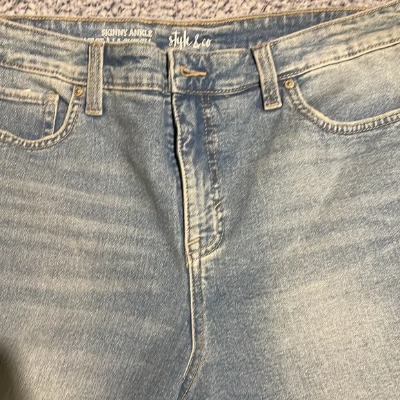 🆕Jeans - Picture 4 of 6